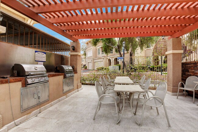 Building Photo - 10550 W Alexander Rd