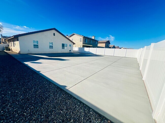 Building Photo - Charming Single-Story 3-Bedroom Home with Bonus Room