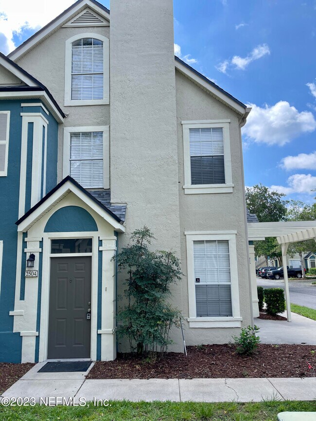 Building Photo - 13703 Richmond Park Dr N