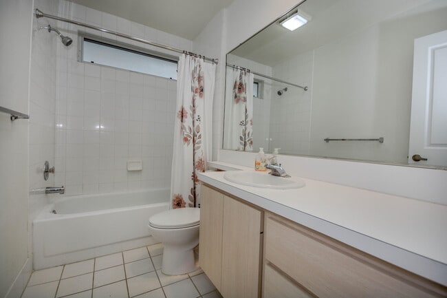 Building Photo - 504 Silverleaf Oak Ct