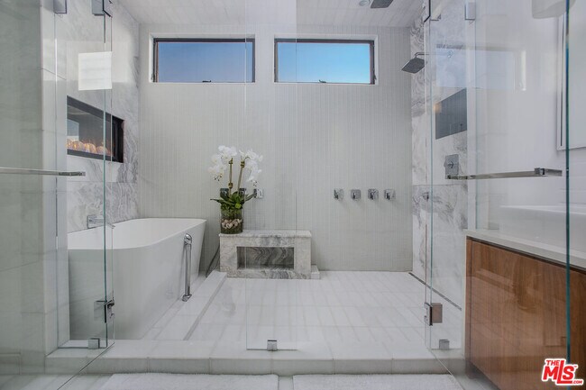 Building Photo - 2105 E Balboa Blvd