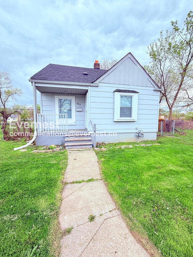 Building Photo - 3 Bed/1 Bath Home with Fenced Yard / Vouchers Accepted / Available Now!