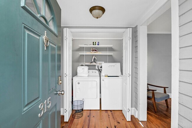 Building Photo - Walkable State Street Gem in the Heart of West Columbia