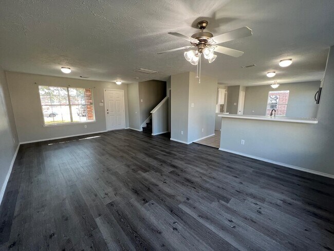 Building Photo - 19451 Nasworthy Dr