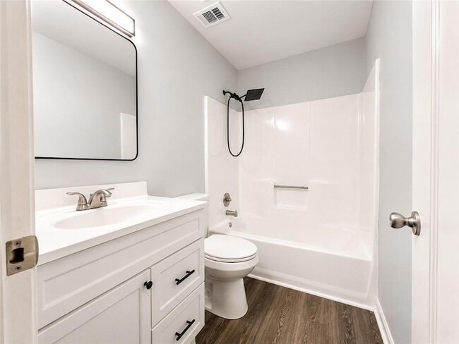 Building Photo - 4798 Kings Crossing Dr NE