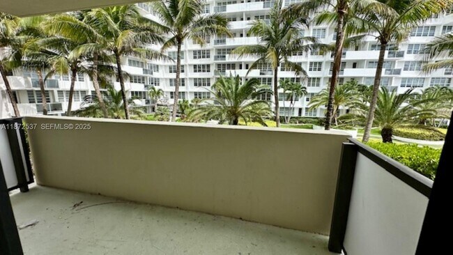 Building Photo - 1623 Collins Ave