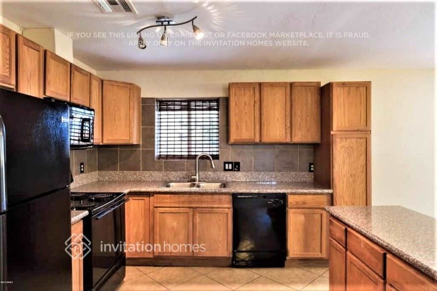 Building Photo - 3415 W Shaw Butte Dr