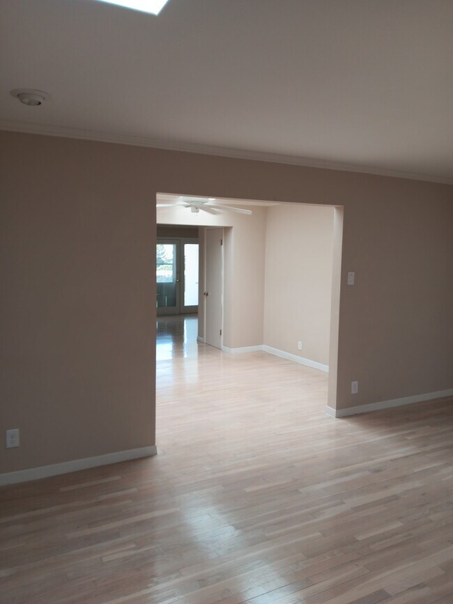 Building Photo - 309 Skyway Ln