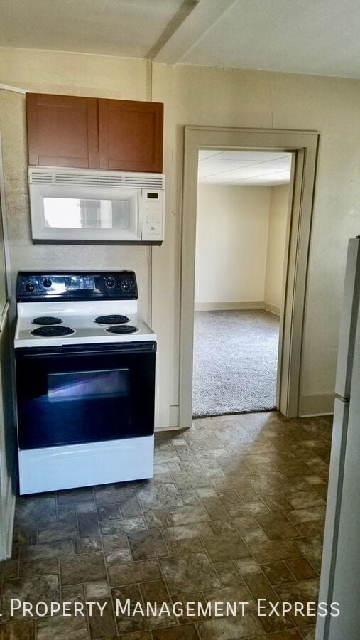 Building Photo - 2 Bedroom + Bonus Office in Central Sioux Falls!