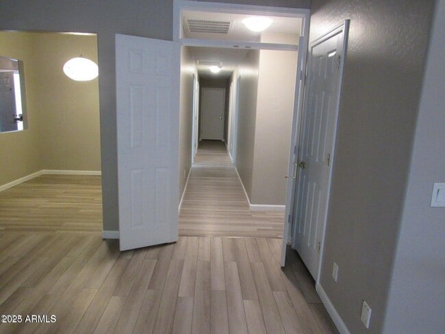 Building Photo - 14230 N 152nd Ln