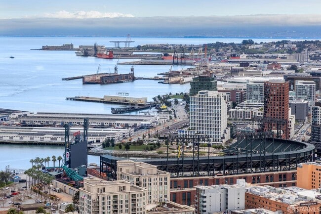 Building Photo - 425 1st St