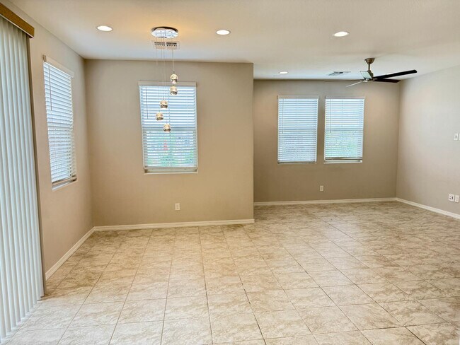 Building Photo - 14220 W Buckskin Trl