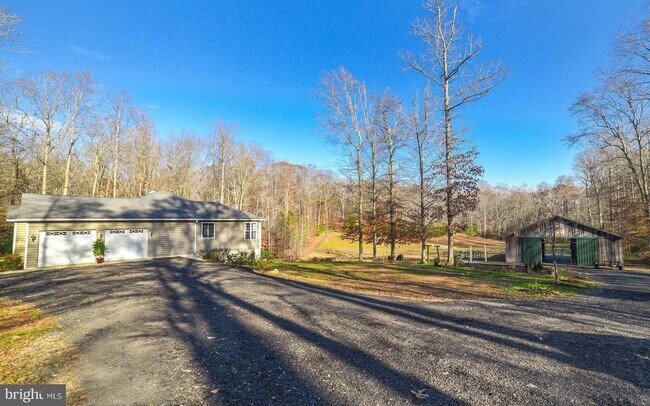 Building Photo - 24900 Fox Run Ln