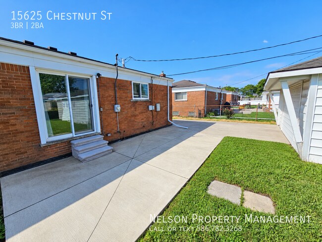 Building Photo - 15625 Chestnut St