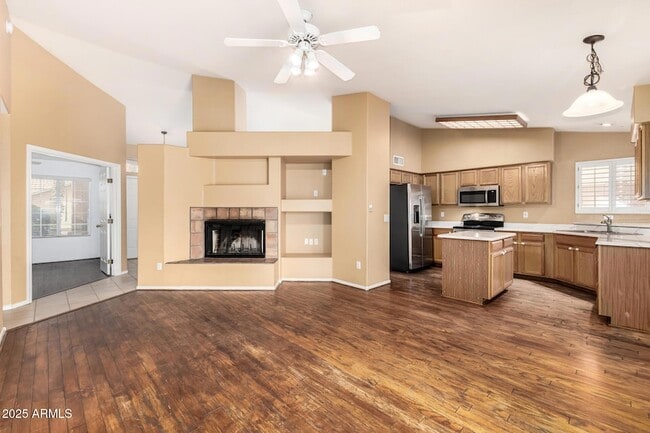 Building Photo - 15221 N 87th Dr