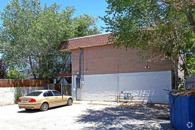 Building Photo - 417 Harvard Dr SE