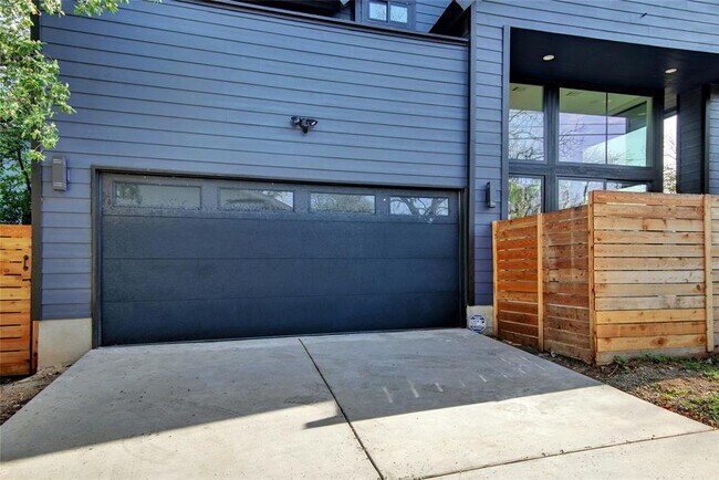 Building Photo - 4412 Caswell Ave