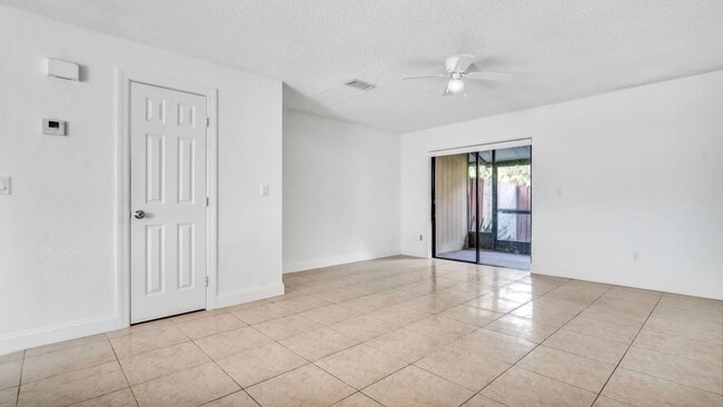 Building Photo - Spacious 1-bedroom, 1.5-bath, two-story Ki...