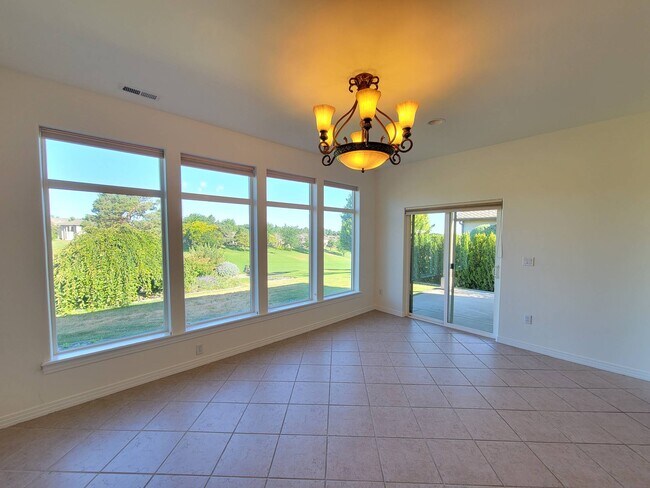 Building Photo - 1200 W Canyon Lakes Dr