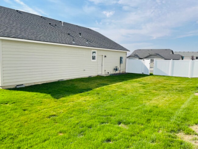 Building Photo - Charming 3 Bed/2 Bath Single Family Home i...