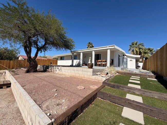 Building Photo - 12811 Catalpa Ave