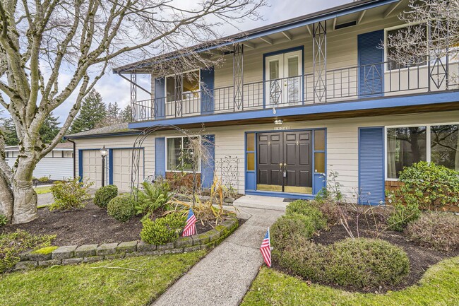 Building Photo - Gorgeous 2-Story Bellevue Home w/ Attached...