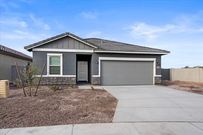 Primary Photo - 4 Bedroom Home with Mountain Views Now Ava...