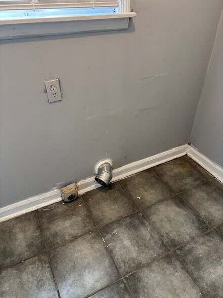 Building Photo - 703 Cecelia Ave