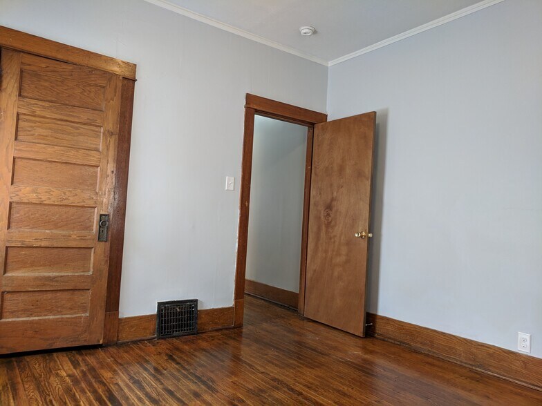 Building Photo - 1225 S 13th St
