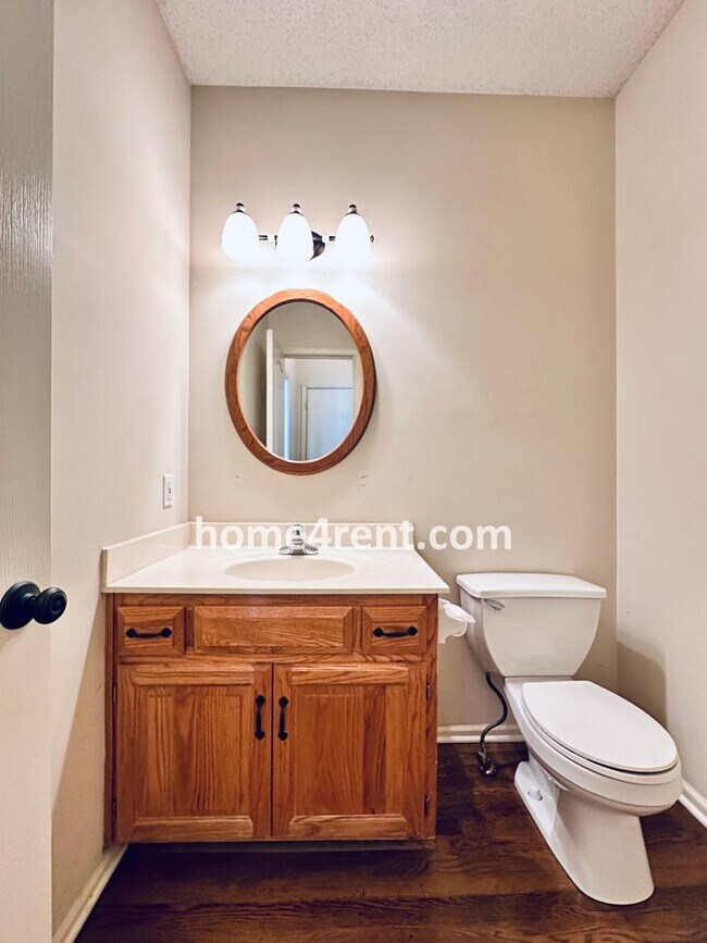 Building Photo - Blue Valley Northwest home on a cul-de-sac w/ granite counters, ss appliances and fenced yard!