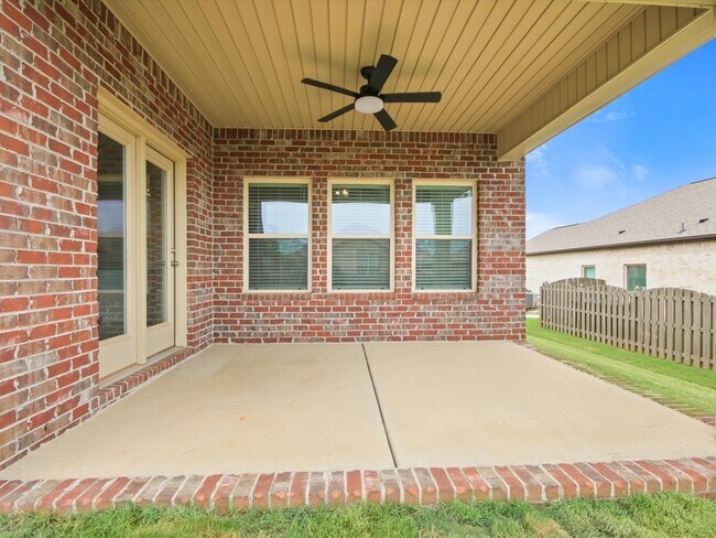 Building Photo - 227 Poplar Hollow Dr