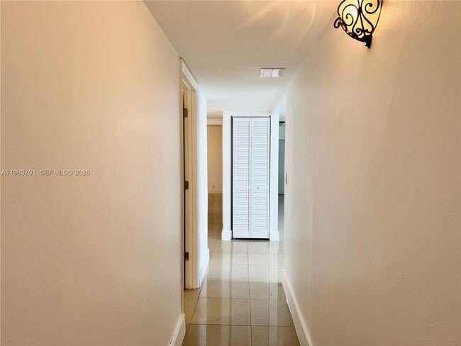 Building Photo - 1540 SW 5th Pl