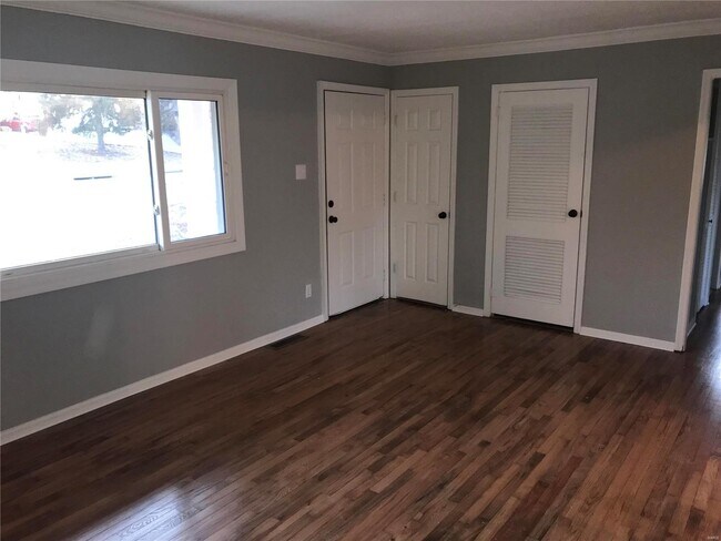Building Photo - 231 Hillsdale Dr