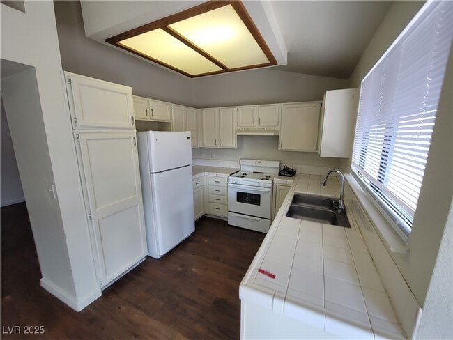 Building Photo - 372 Rushing Creek Ct
