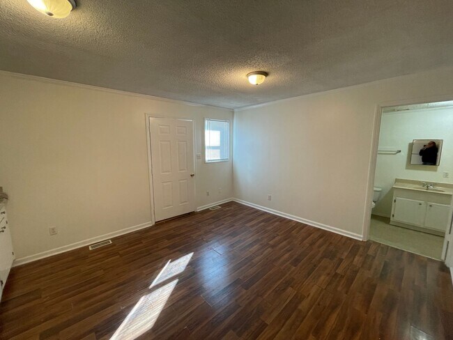 Building Photo - SRP-SH050-402 South 10th Street