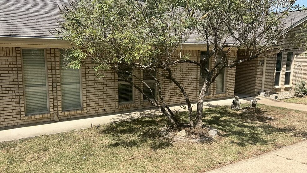 Building Photo - 144 Sunset Dr