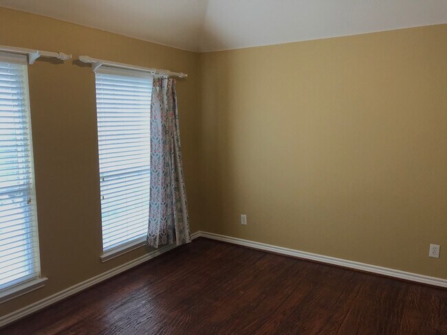 Building Photo - 2605 Gull Lake Dr