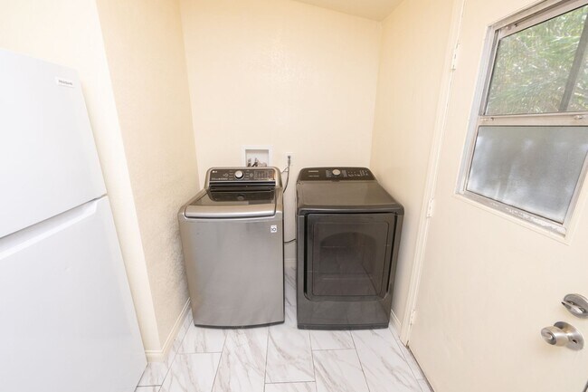 Building Photo - 1357-59 Marline Ave