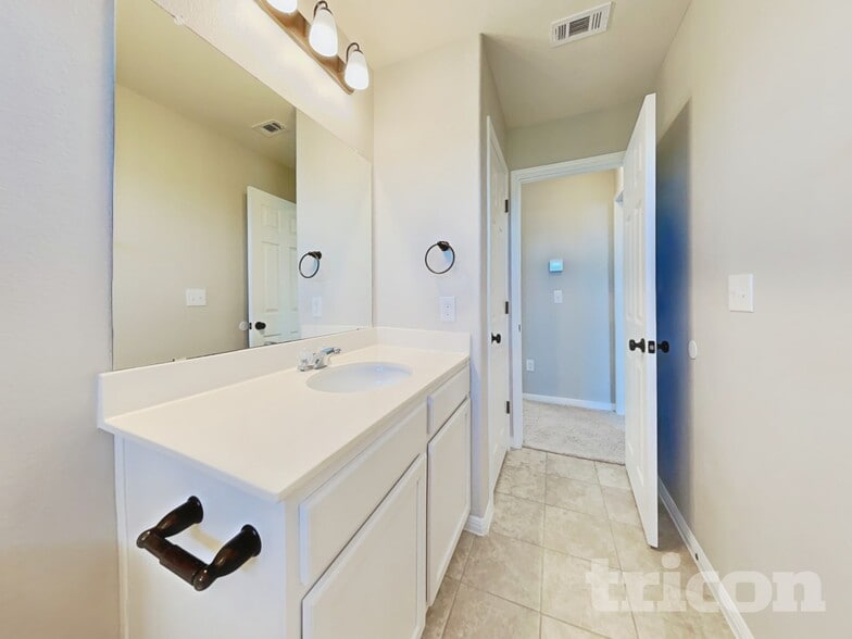 Building Photo - 184 Vestral Rd