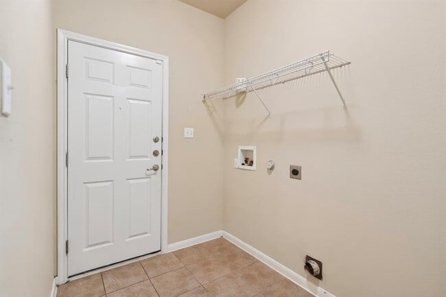 Building Photo - 4489 Western Lake Dr