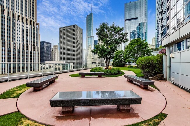 Building Photo - 240 E Illinois St