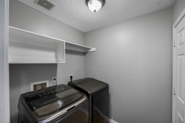 Building Photo - 20431 Fairfield Park Way