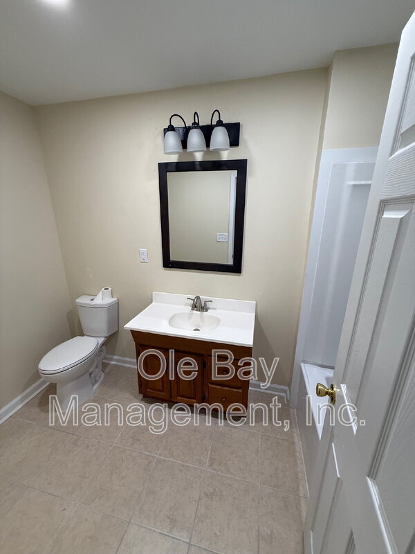 Building Photo - 5011 Highcrest Dr