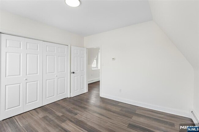 Building Photo - 676 Chestnut St