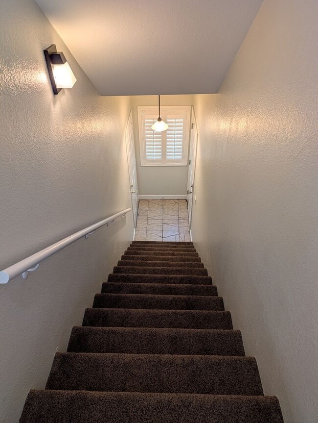 Building Photo - 2-BEDROOM CONDO AVAILABLE FOR RENT IN WEST...