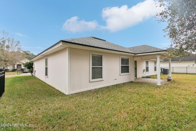 Building Photo - 14018 Fish Eagle Dr E