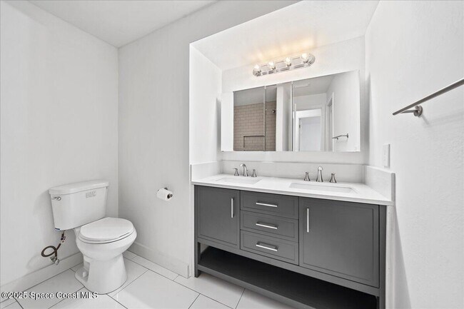 Building Photo - 935 S Tropical Trail