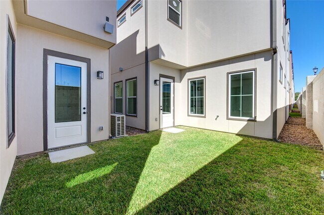 Building Photo - 2931 El Fenice Ln