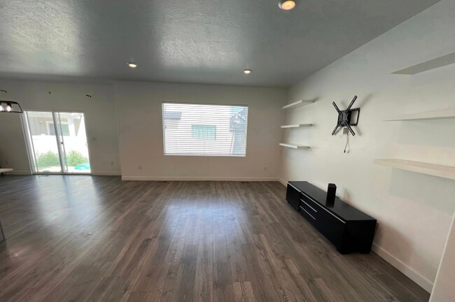 Building Photo - 632 Sugar Beet Dr