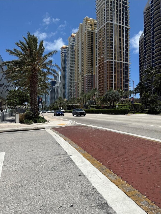 Building Photo - 17570 Atlantic Blvd